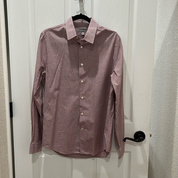 NWOT Express button down shirt
Excellent Condition size M
Color Red
#91A - Picture 6 of 6